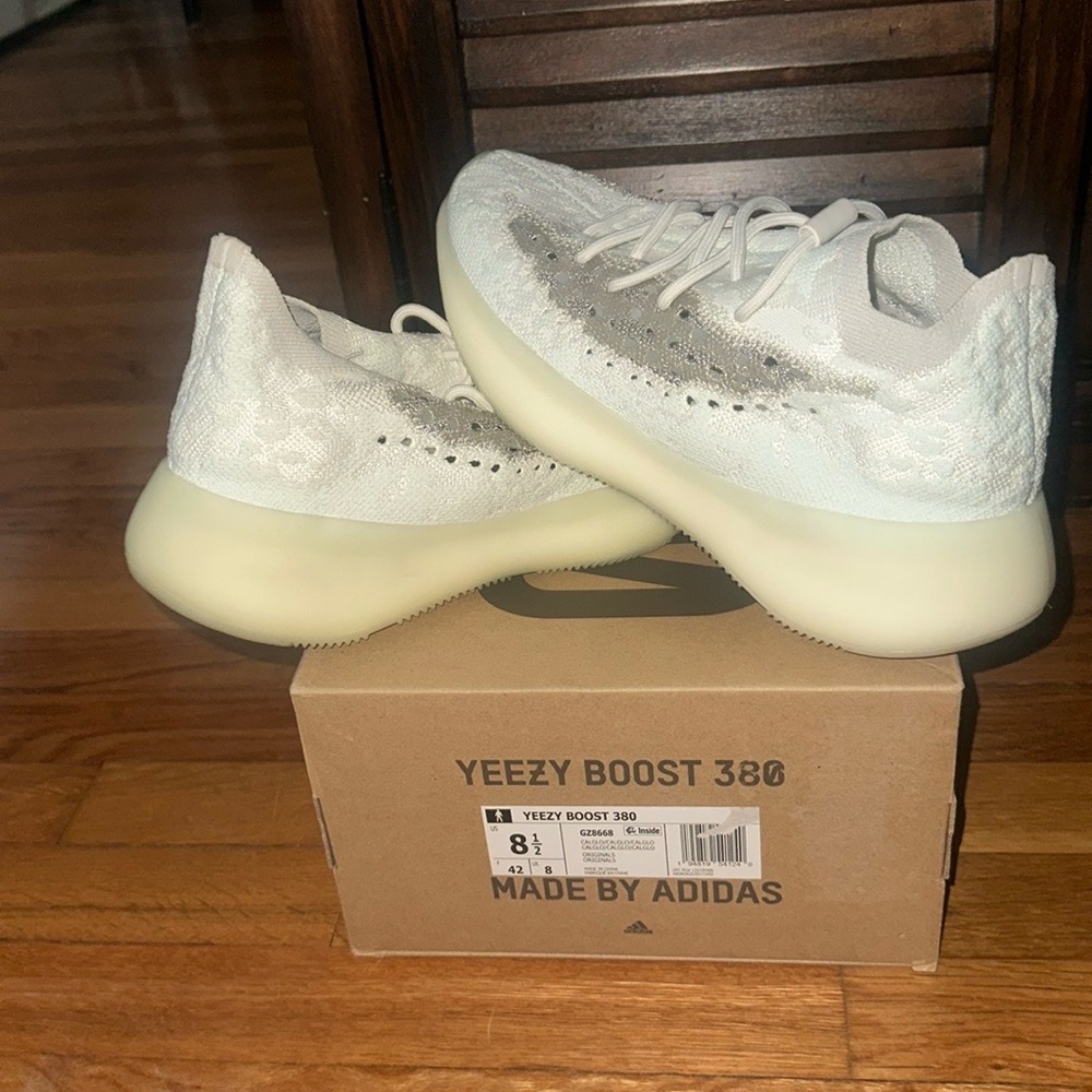 YEEZY 380 “CALCITE GLOW” Sz: 8.5 MEN (BRAND NEW - GLOWS IN DARK)